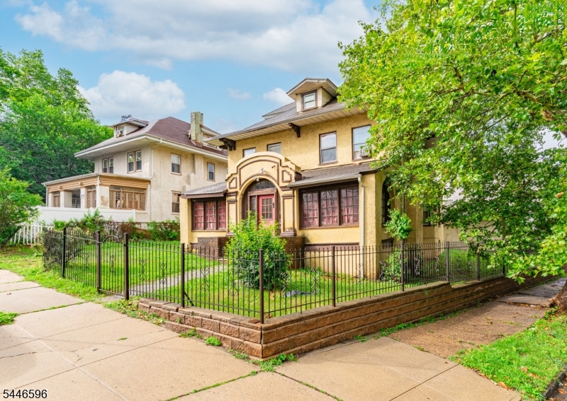 233 Meeker Ave