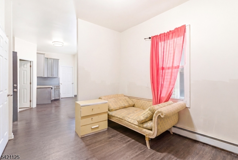 Apt 1