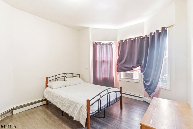 Apt 2