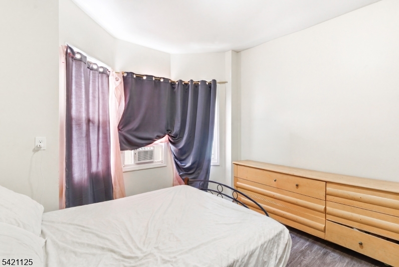 Apt 2