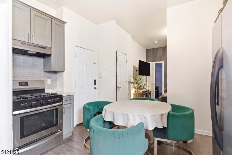 Apt 1