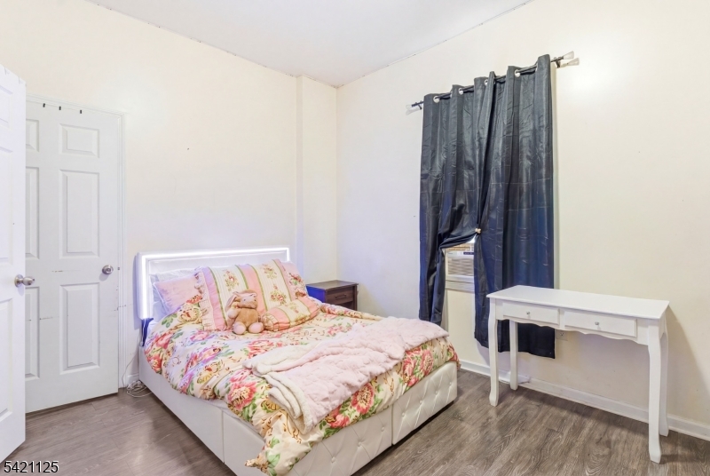 Apt 1