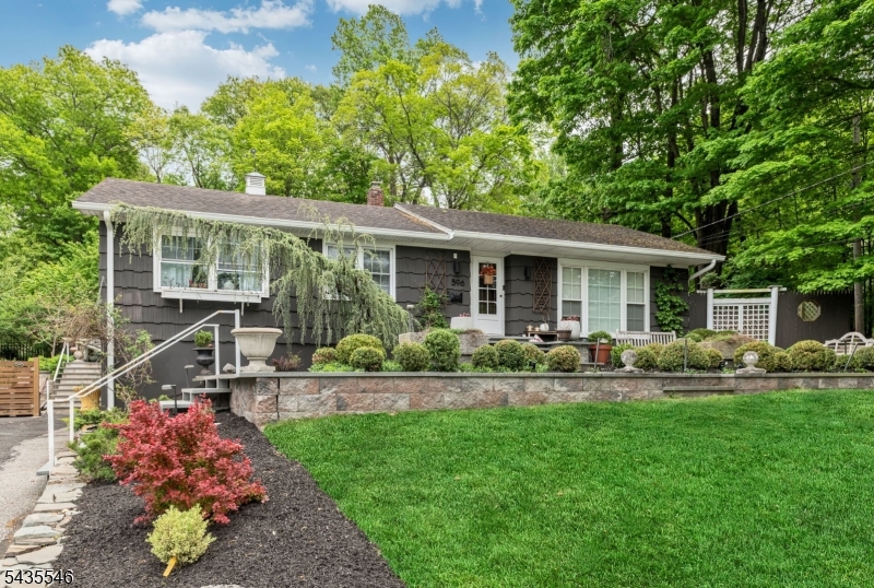 596 Wyckoff Ave, Mahwah Twp., NJ 07430 Listing Photo  0