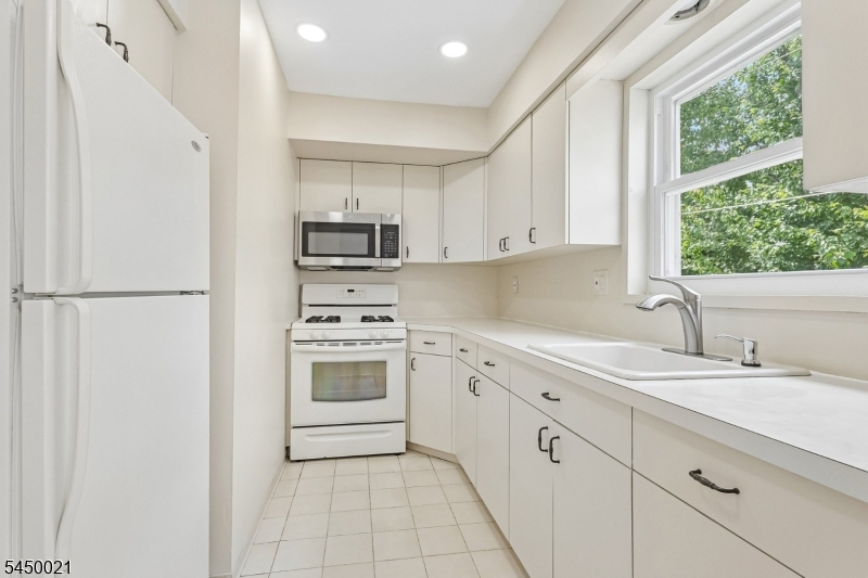 79 Roseland Ave 89