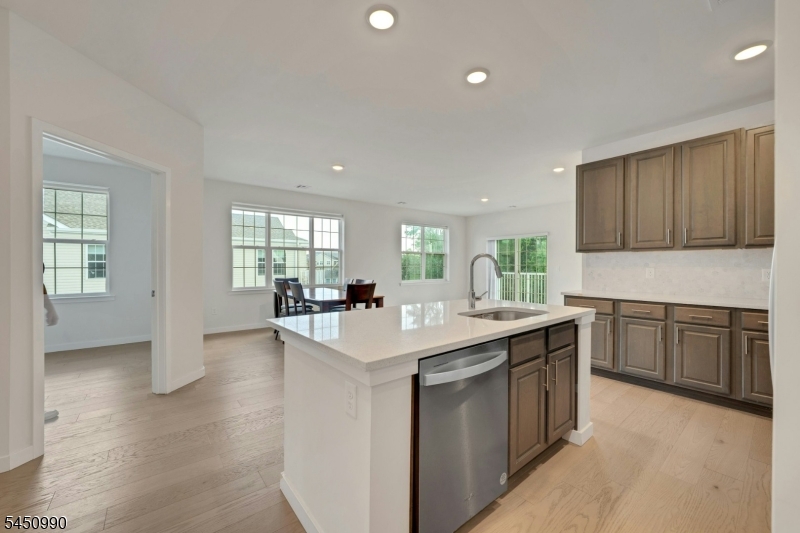 644 Lorhan Dr