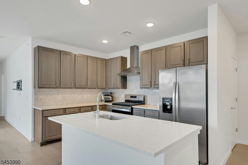 644 Lorhan Dr
