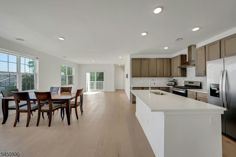 644 Lorhan Dr