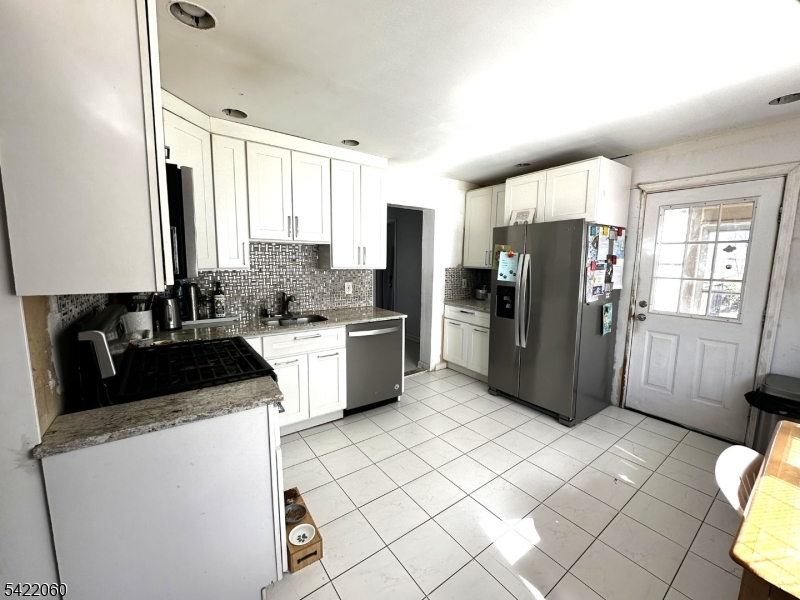 Eat in kitchen