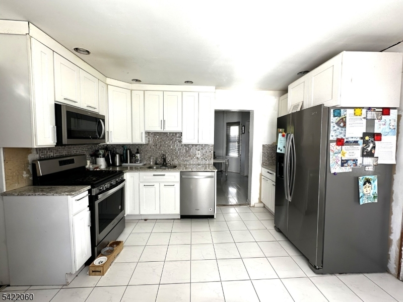 Eat in kitchen