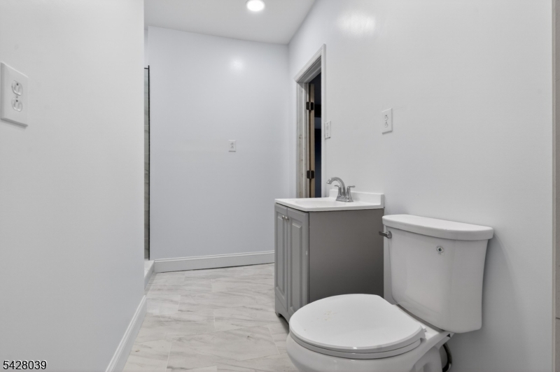 1st fl bathroom