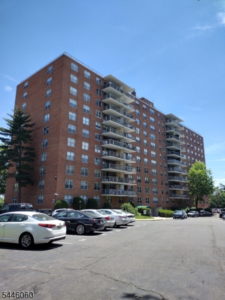 301 Beech St 7E