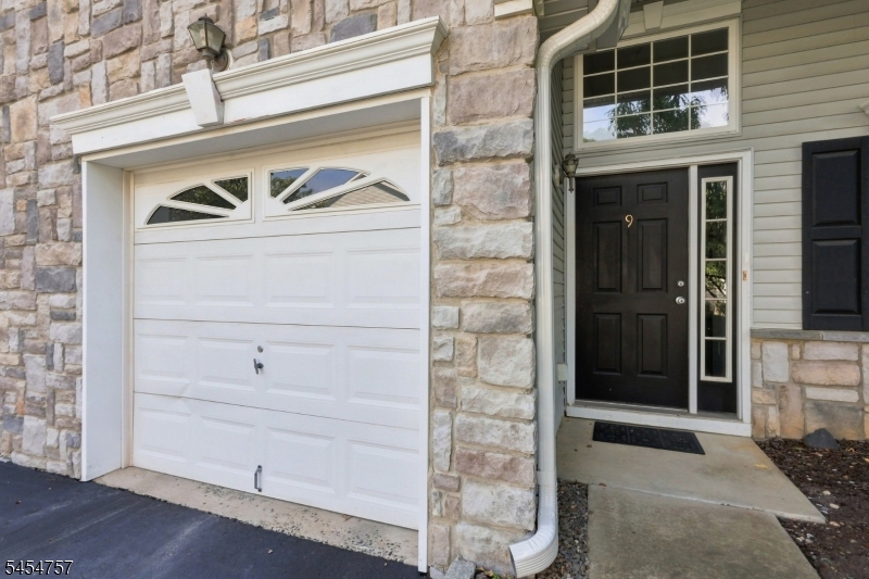 9 Bridgepointe Dr