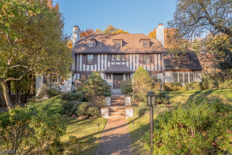 16 West Rd
