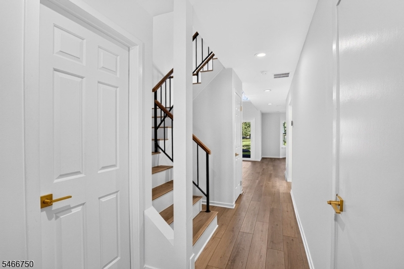 70 Village Cir
