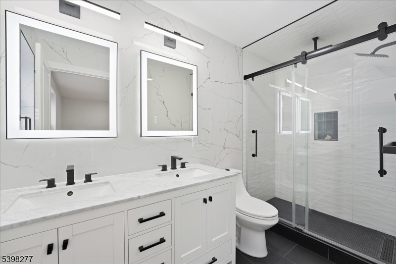 Primary Bedroom-Bathroom