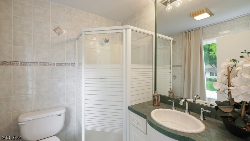 Primary Bath w/Stall Shower