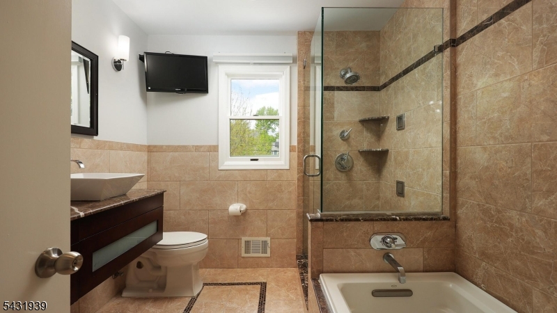 2nd Floor Hallway Full Bath