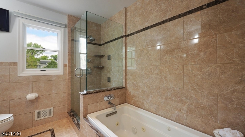 2nd Floor Hallway Full Bath