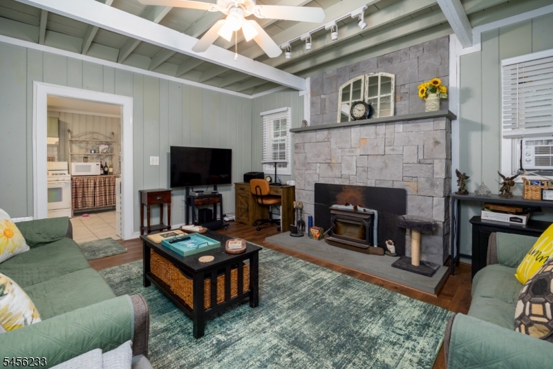 10 Pochuck Dr