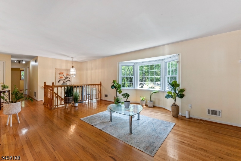 5 Yale Ct