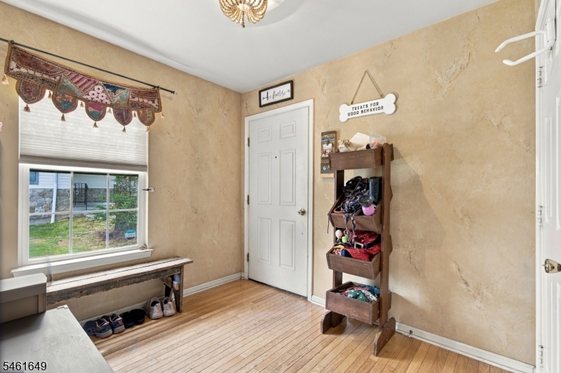 51 Lakeview Dr