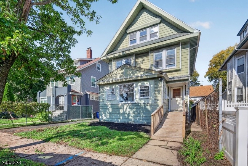 389 N Maple Ave