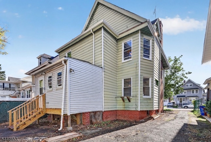 389 N Maple Ave
