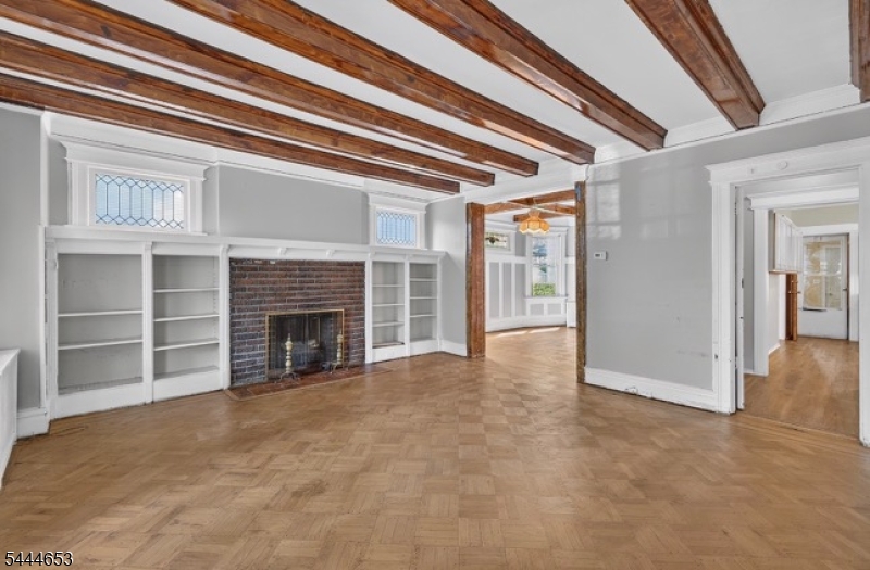 389 N Maple Ave