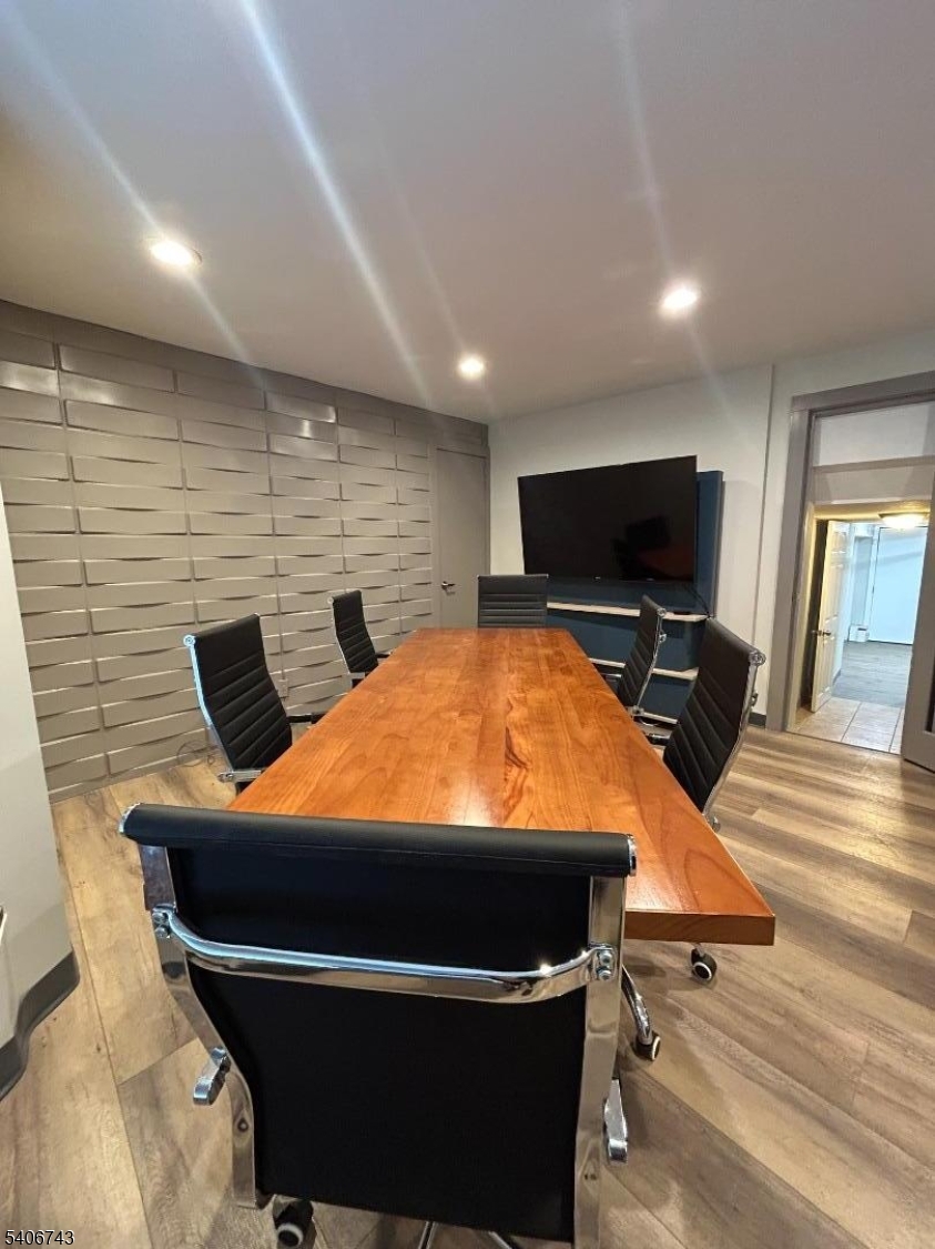 Meeting Area with Desk & TV