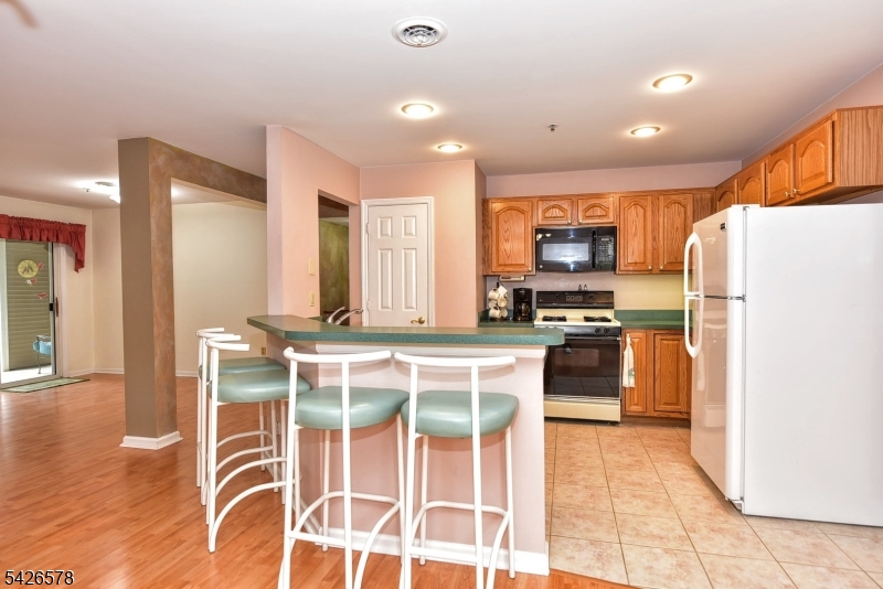 Wide breakfast bar