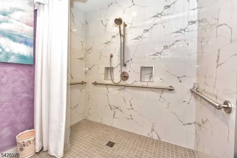 Zero clearance entry to shower