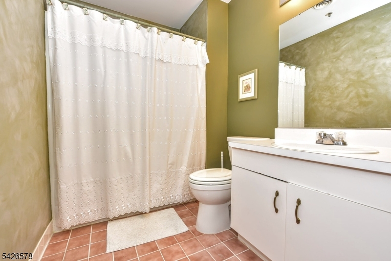 Hall Bath - Full