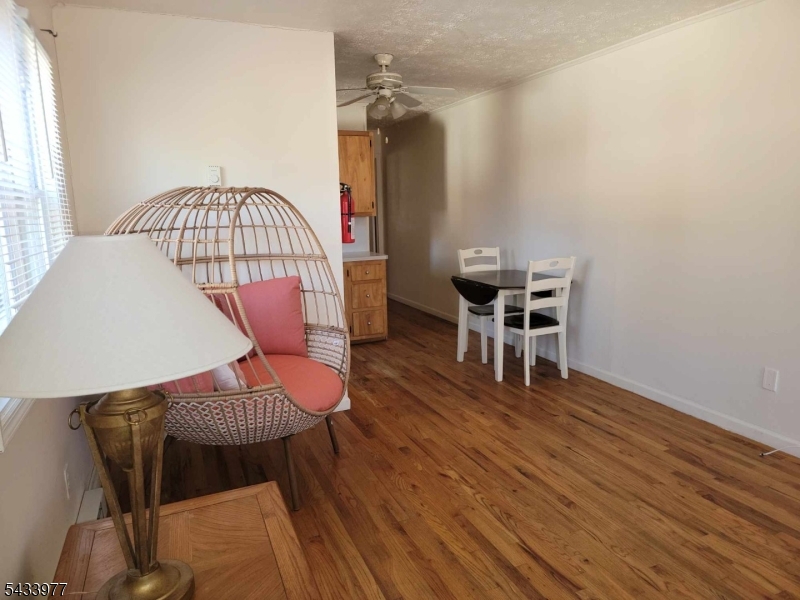 371 Lake Shore South E