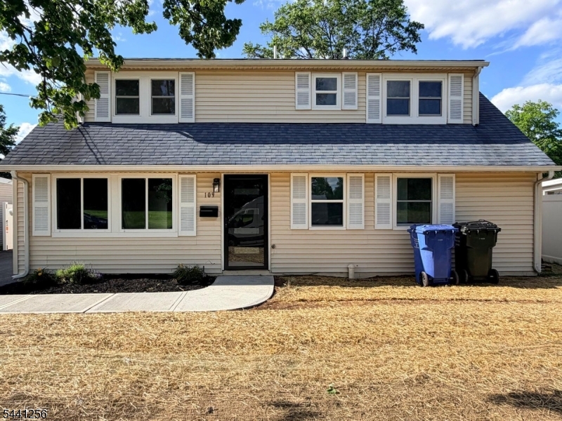 109 W Arthur Pl