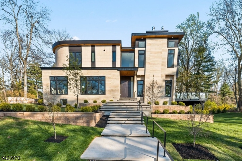 9 Far Brook Dr