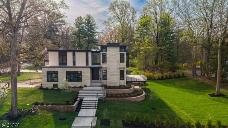 9 Far Brook Dr