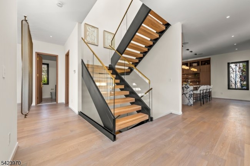9 Far Brook Dr