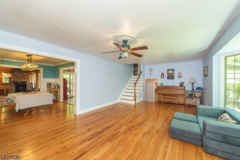 Living Room toward DR