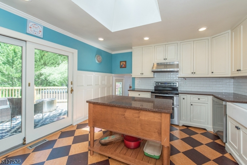 Kitchen w/ access to deck