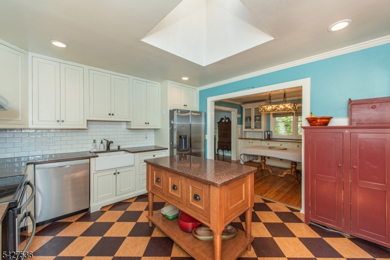 Kitchen toward DR