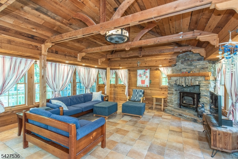 Family Room w/ gas FPL