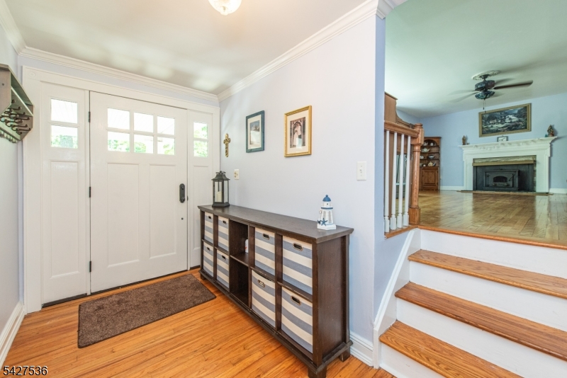 Foyer toward LR