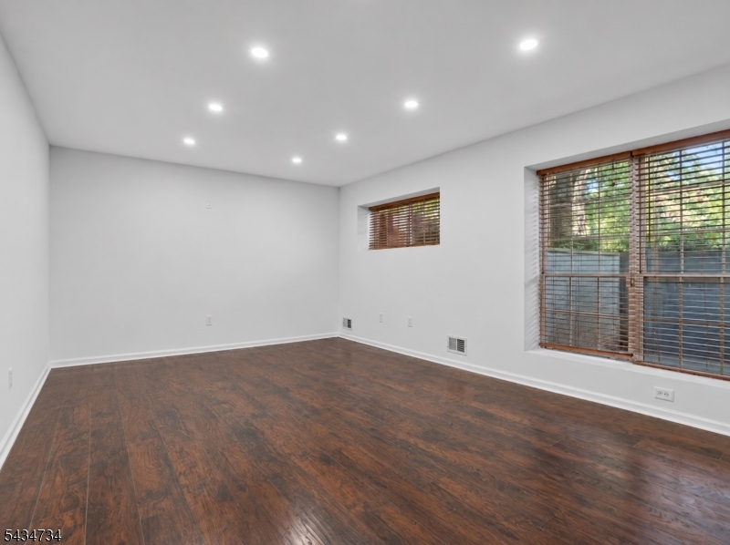 33 Seton Hall Dr