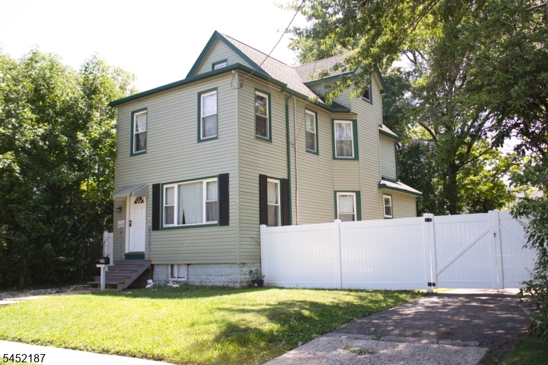 156 E 8th Ave