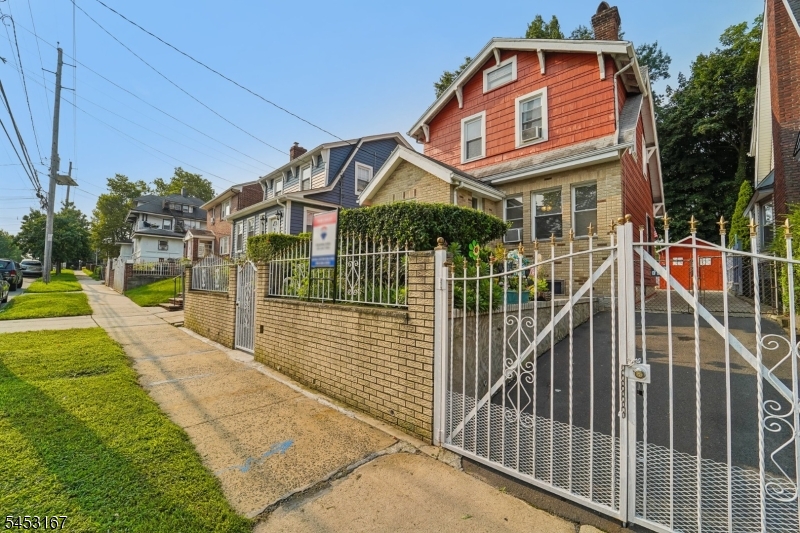 406 3rd Ave W