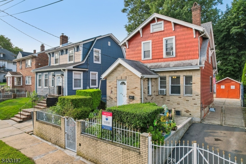 406 3rd Ave W