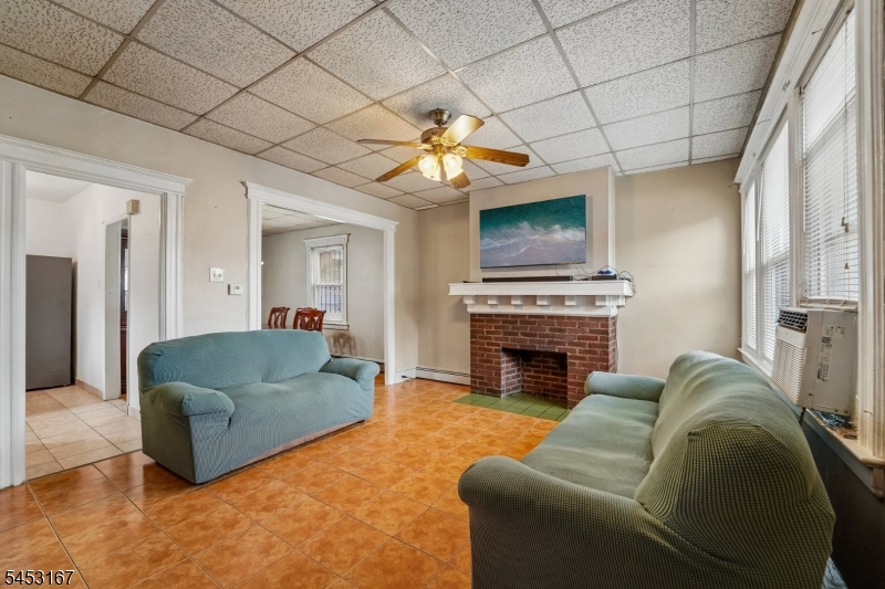406 3rd Ave W