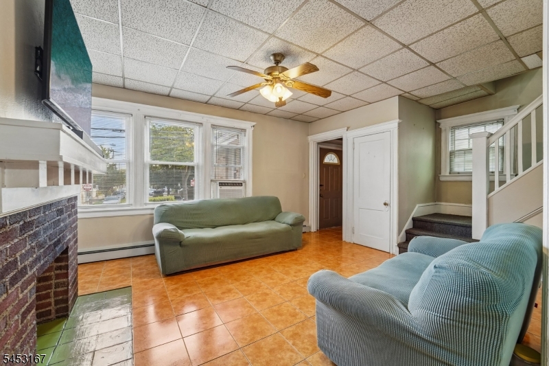 406 3rd Ave W