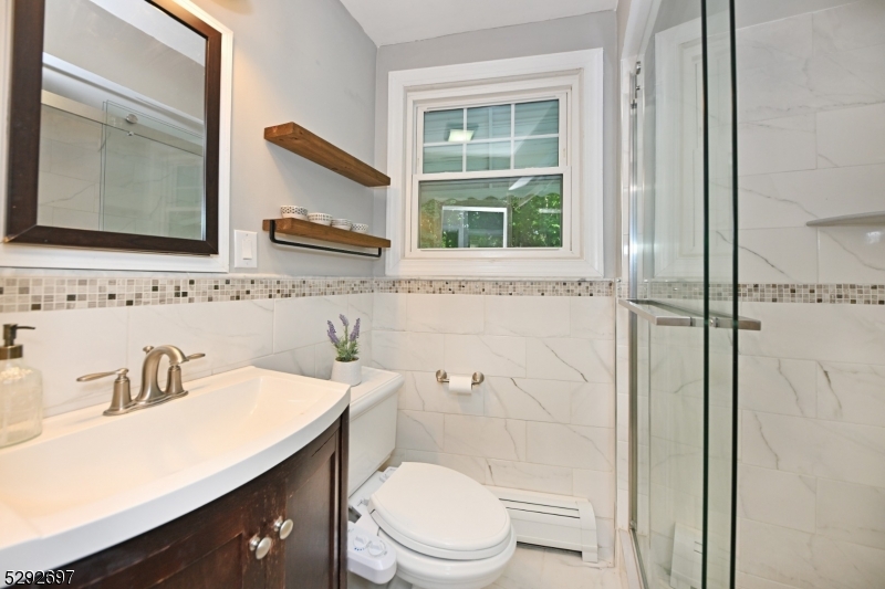 1st Fl full Bath