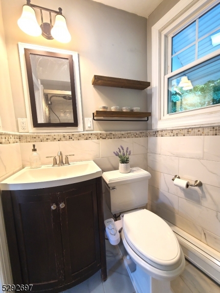 1st Fl full bath